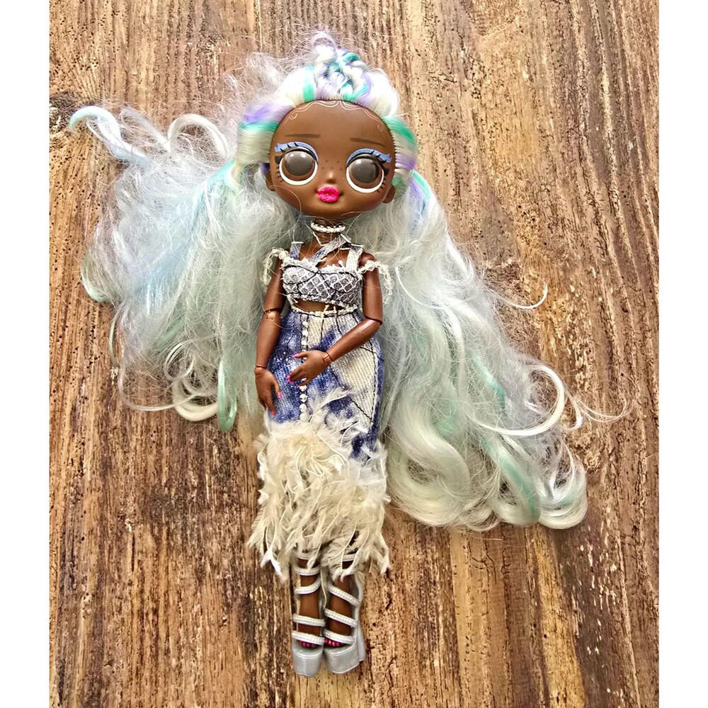 MGA L.O.L. Surprise! O.M.G. 10" Fashion Doll Wavy Multicolor Hair Outfit Shoes